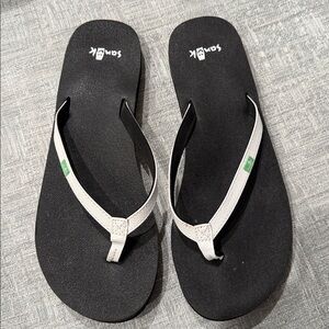 Sanuk Yoga Joy Flip Flops Thongs White Women's Size 9 Yoga